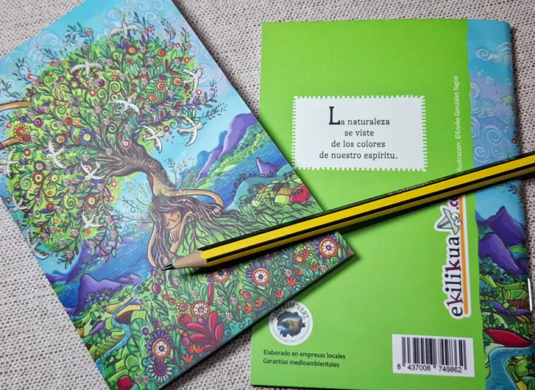 Libreta Mujer árbol 3